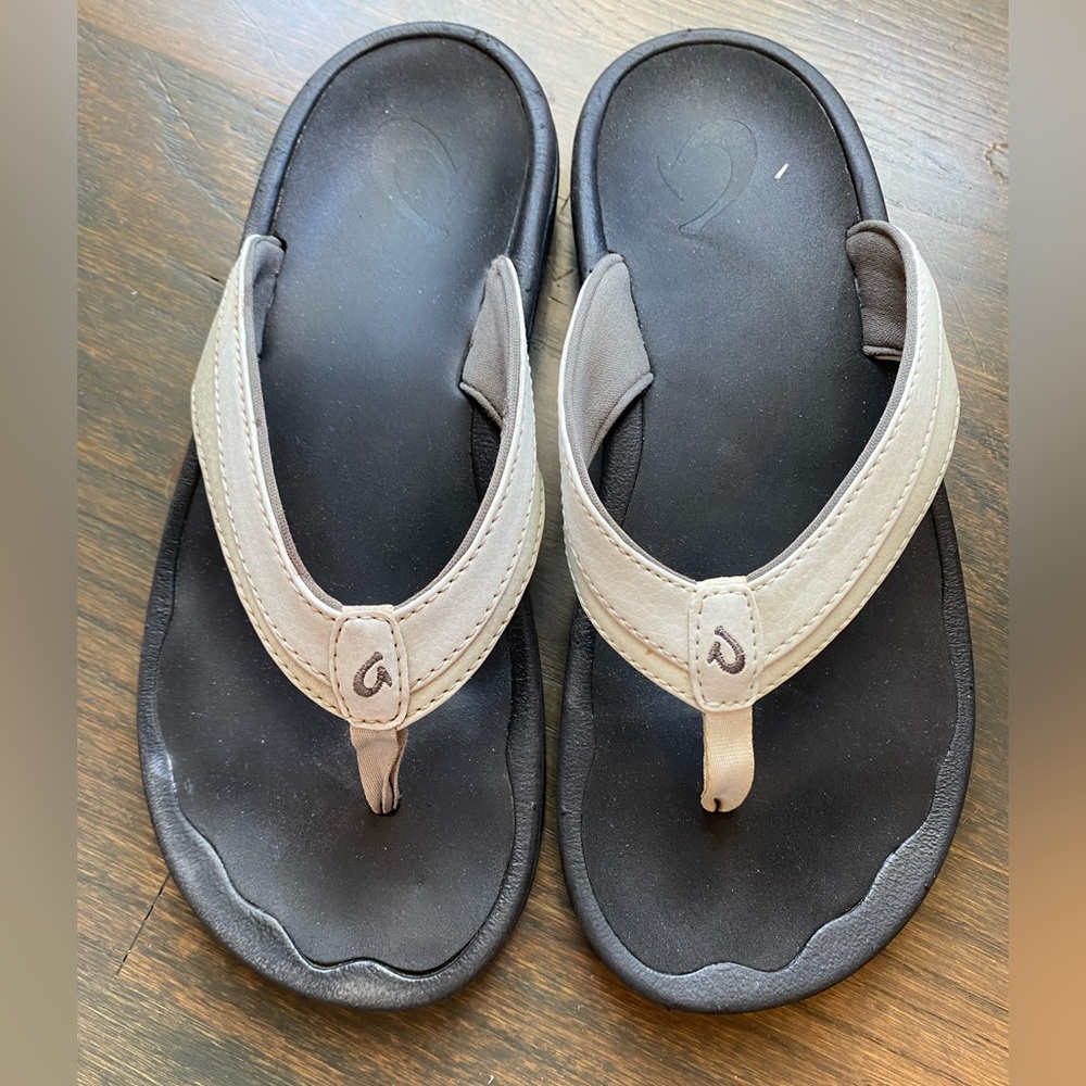 Olukai Ohana white strap sandals size 7 (37 eur)